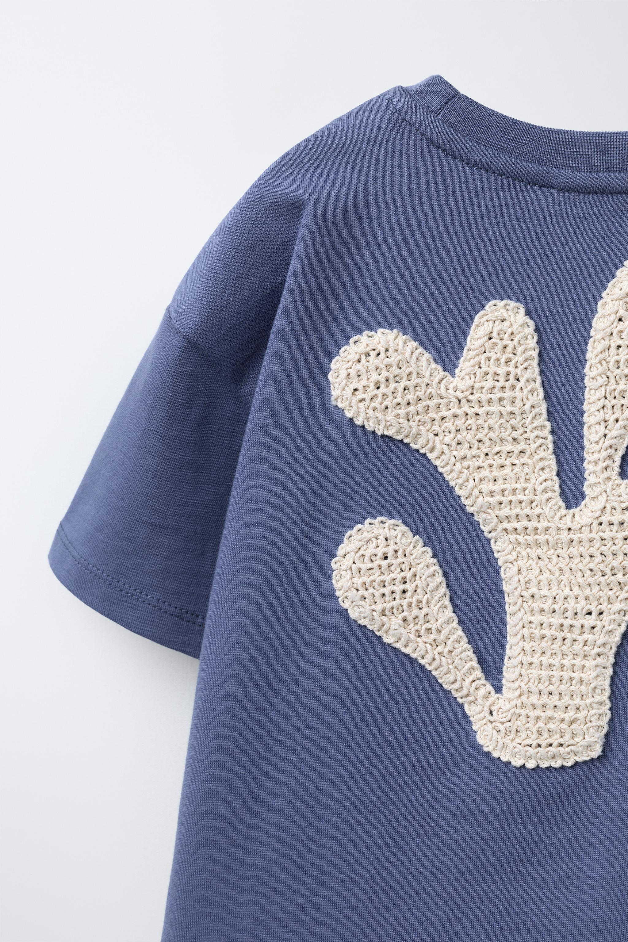 CROCHET APPLIQUÉ T-SHIRT